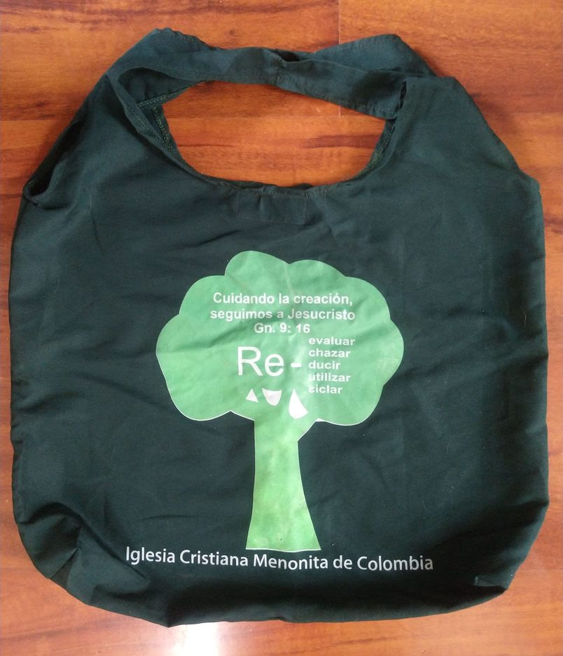 One of the models of cloth grocery bags distributed by the creation care group at Iglesia Menonita Teusaquillo in Bogota, Colombia. Photo contributed by Juliana Morillo.